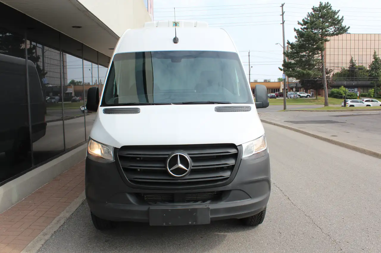 Mercedes-Benz Sprinter снимка Mercedes-Benz Sprinter