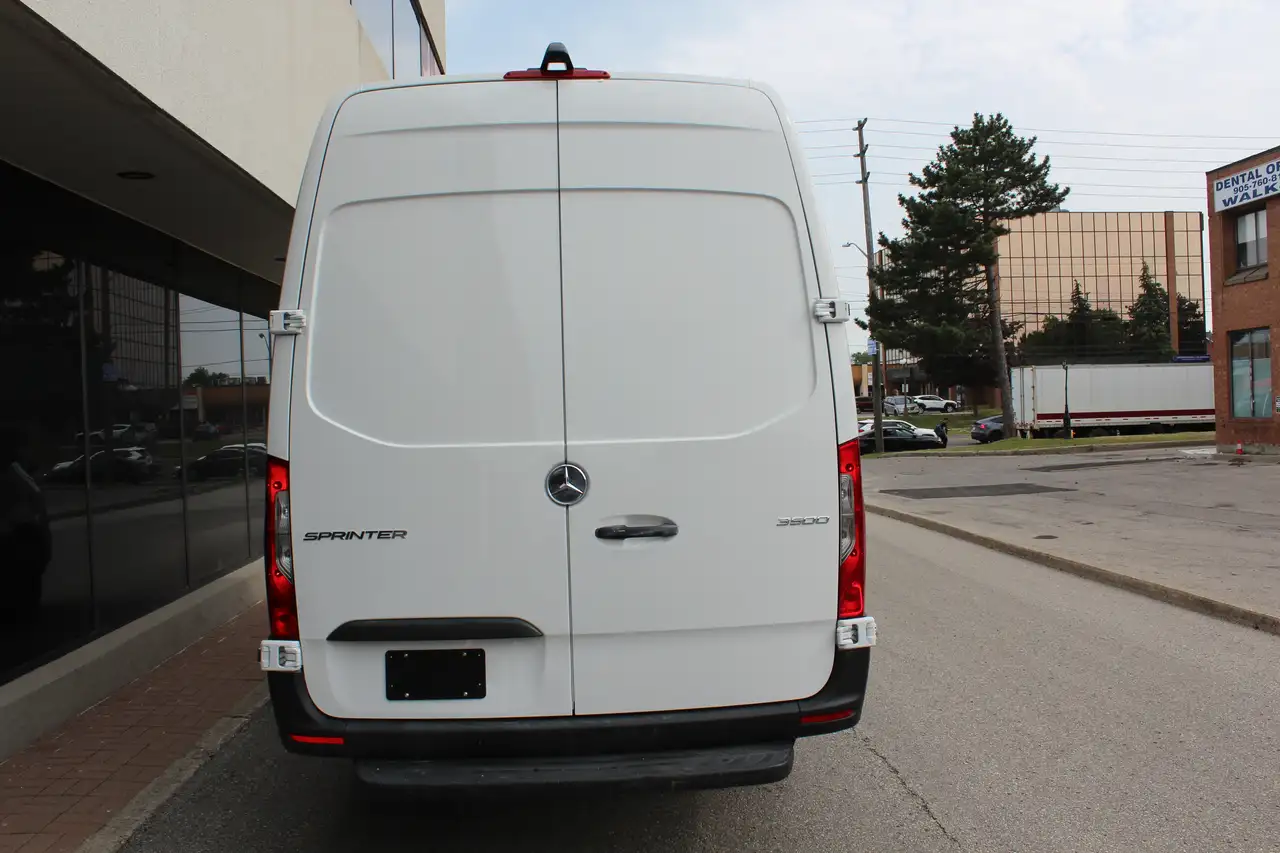 Mercedes-Benz Sprinter снимка Mercedes-Benz Sprinter