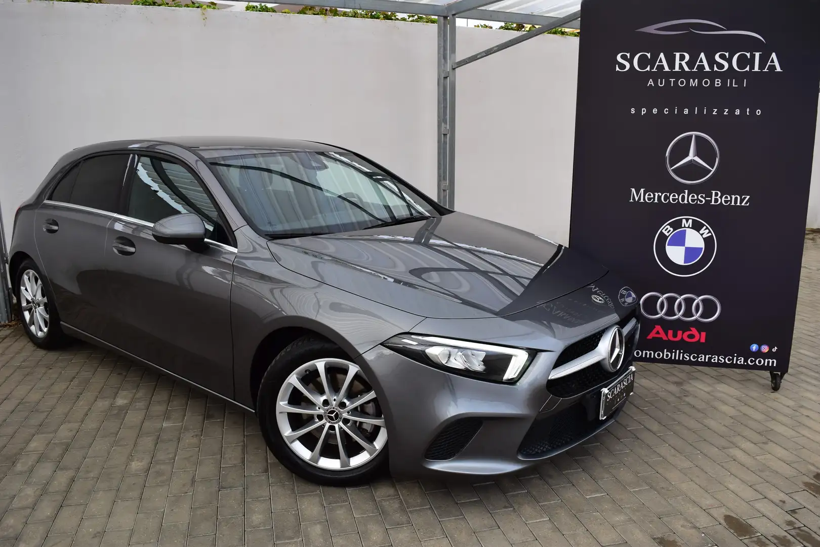 Mercedes-Benz A 200 d Automatica 150 cv Business Grigio - 1