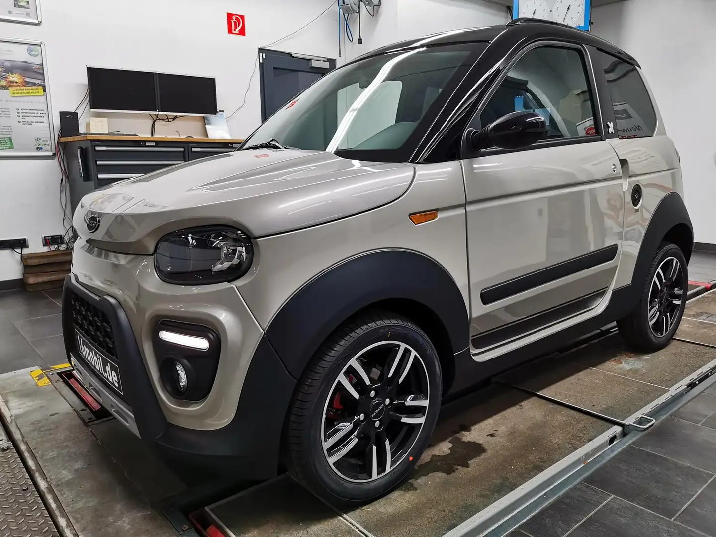 Microcar M.Go 6X DCI*AndriodCarpl*Cam*DAB*BT*FS*USB*el.Fh Grau - 2