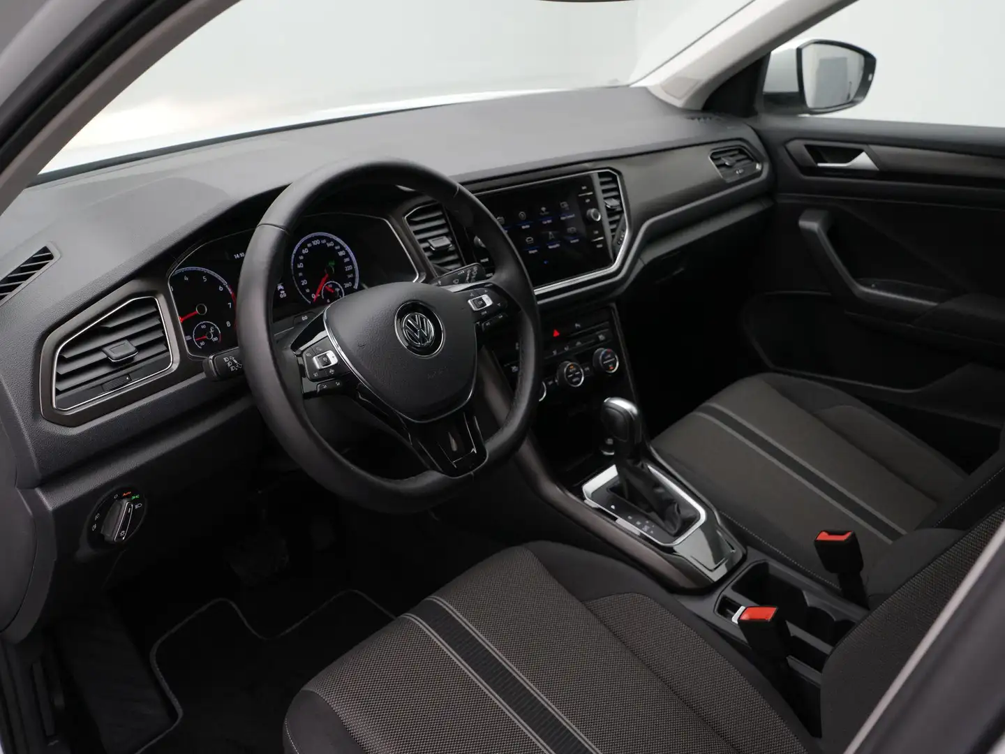 Volkswagen T-Roc 1.5 TSI 150 pk DSG Style Business | Trekhaak | Nav Wit - 2