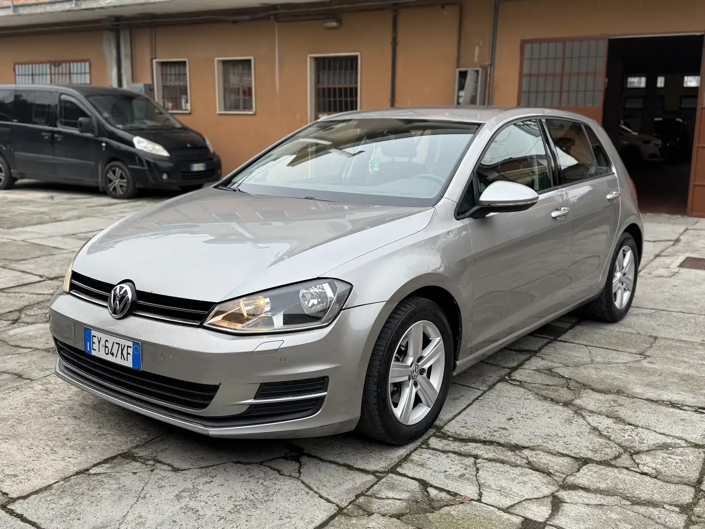 Volkswagen Golf 5p 1.6 tdi Highline - 1