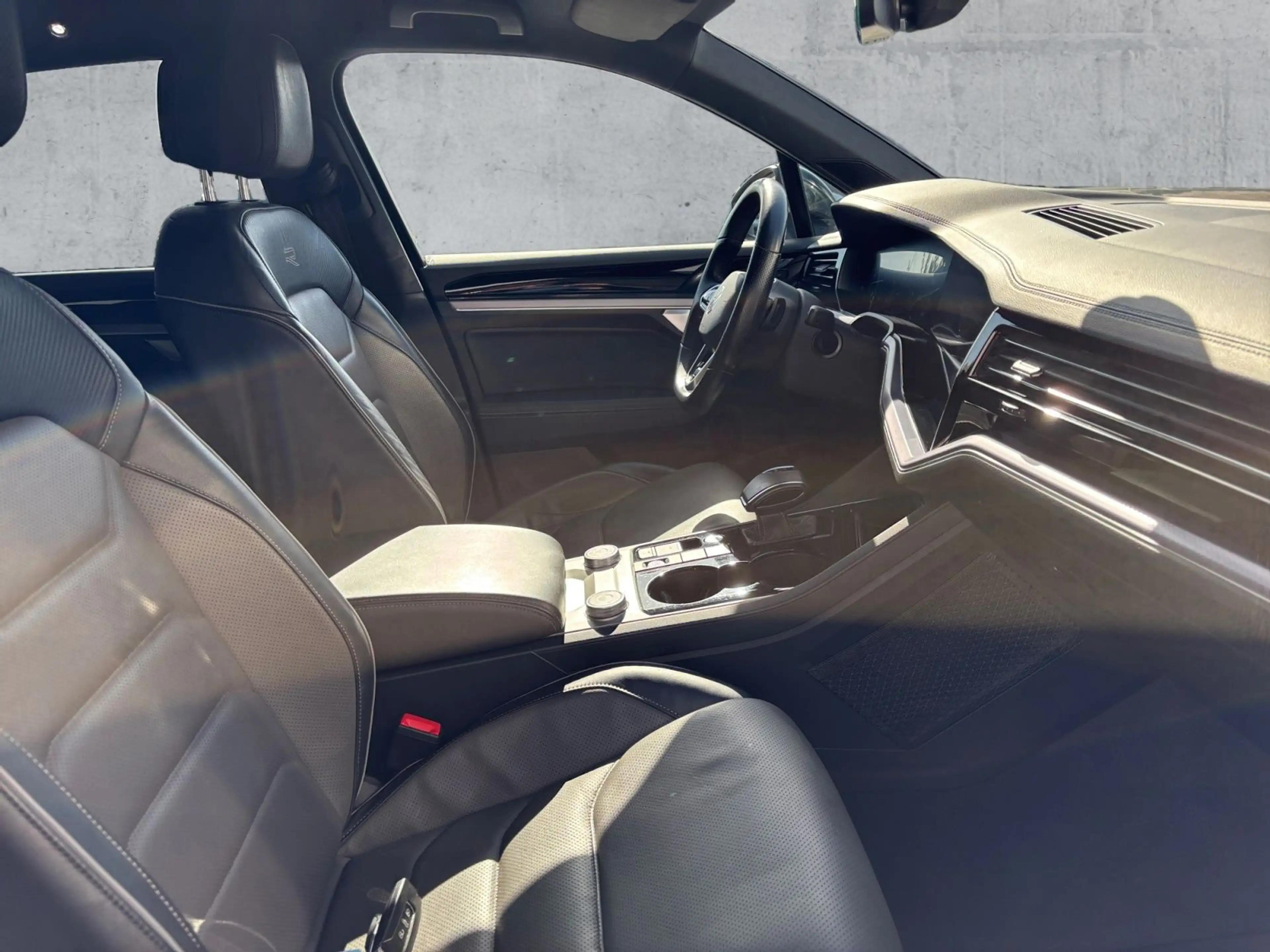 Volkswagen Touareg 3.0 TDI 4M R-LINE LED+NAV+RFK+AHK+STDHZG — photo 13