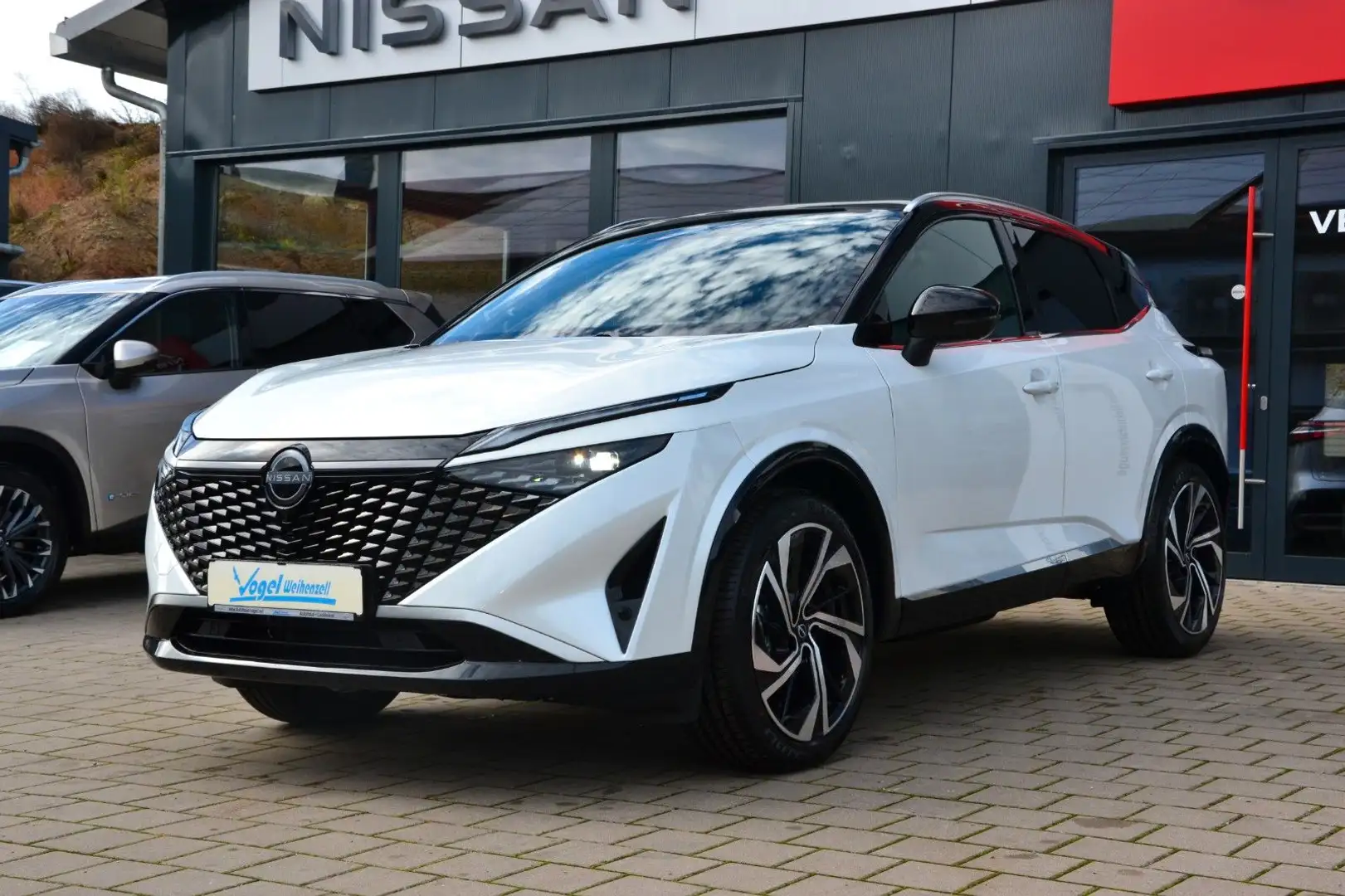 Nissan Qashqai 1.3 DIG-T MHEV Xtronic 4x2 Tekna+ Weiß - 2