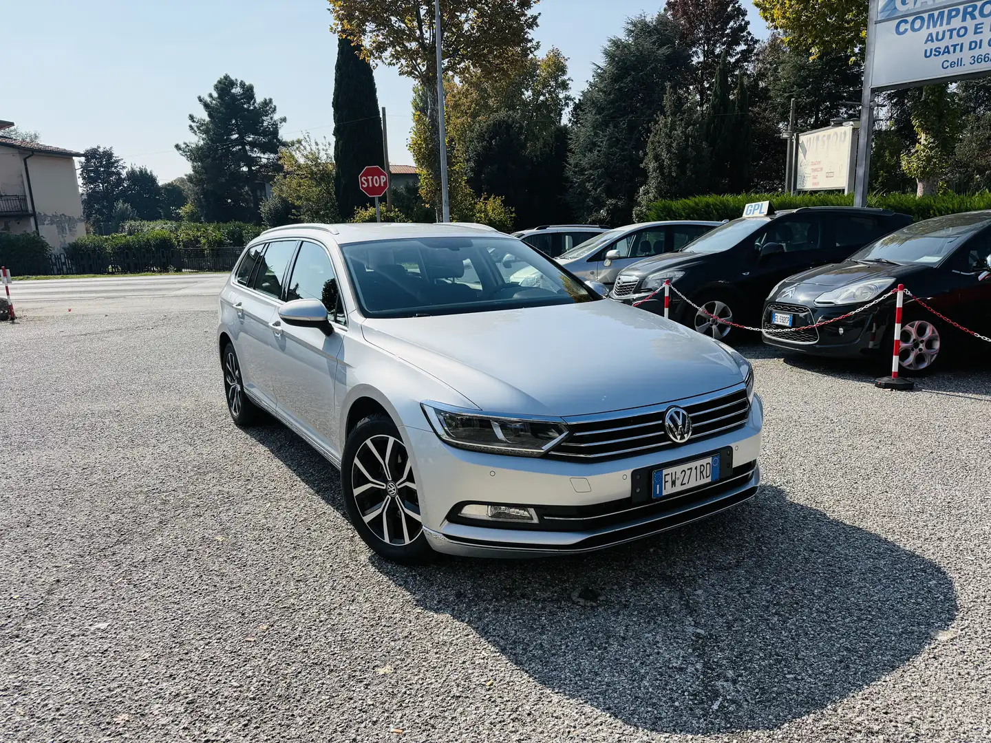 Volkswagen Passat Variant VIII Variant Executive dsg 7m Grau - 1