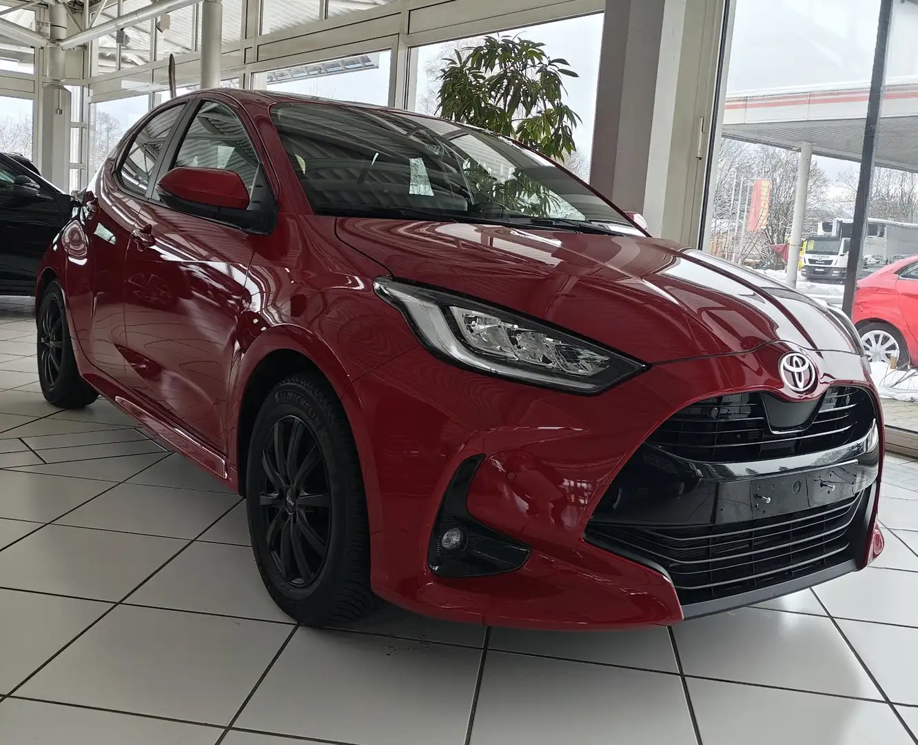 Toyota Yaris 1,5 VVT-i Hybrid Style Rot - 1