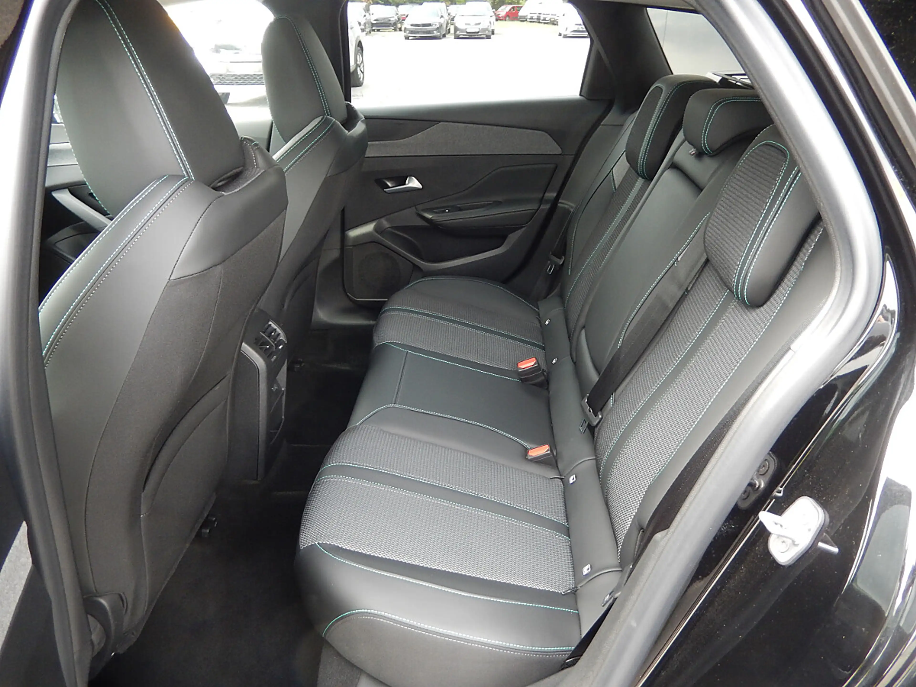 Peugeot 308 SW Hybrid 145 e-DSC6 Allure — photo 12