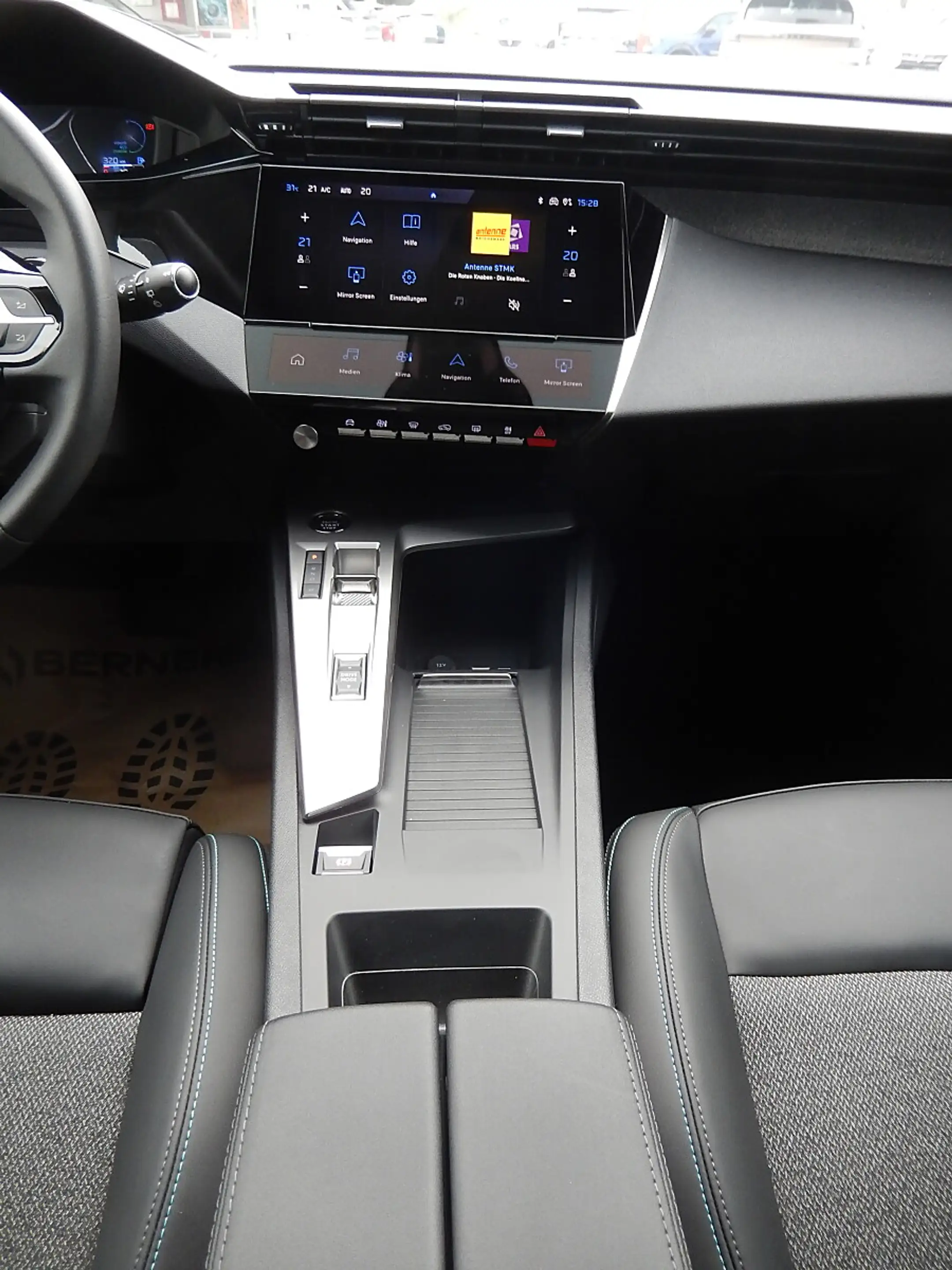 Peugeot 308 SW Hybrid 145 e-DSC6 Allure — photo 18