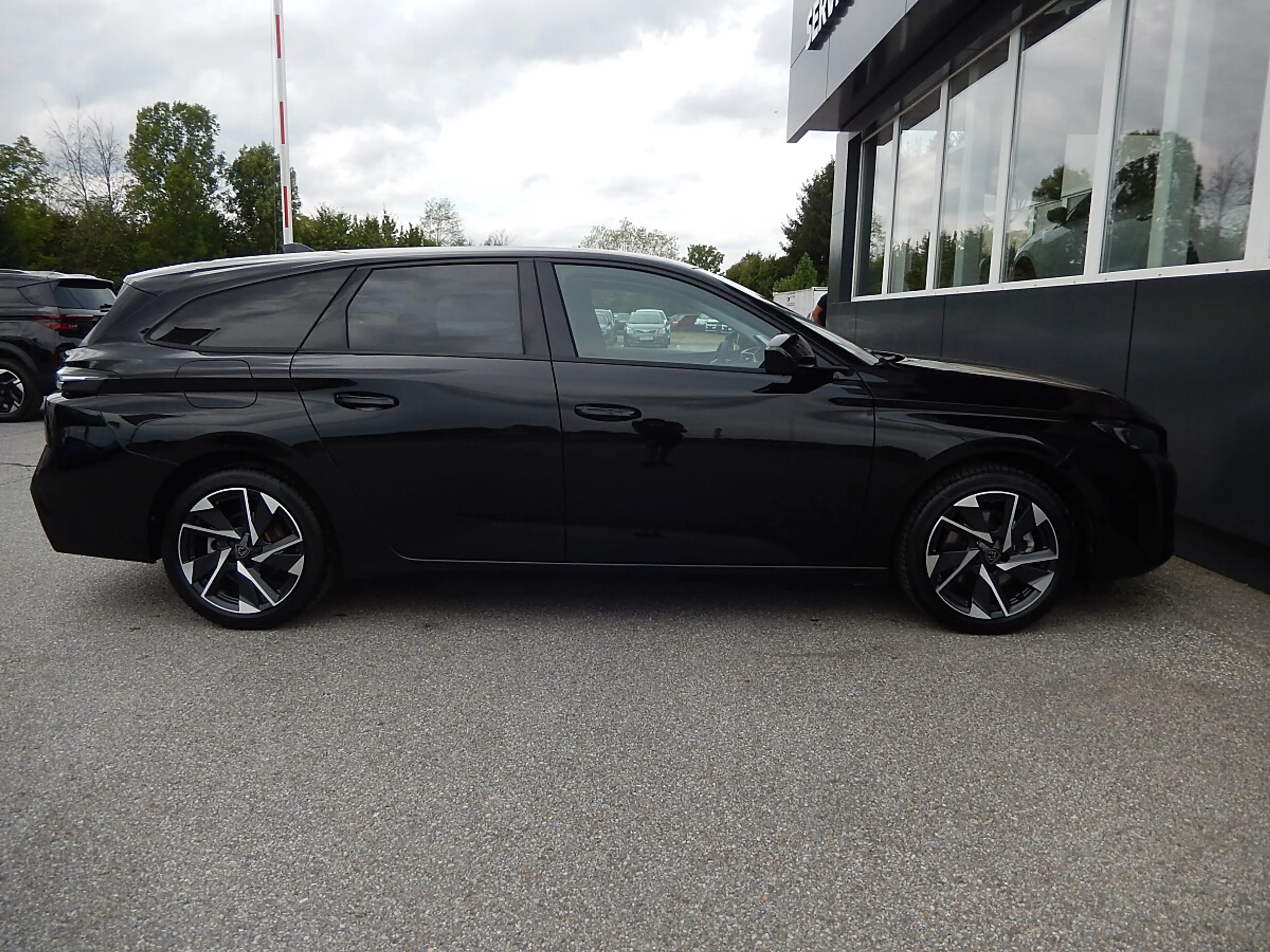 Peugeot 308 SW Hybrid 145 e-DSC6 Allure — photo 5
