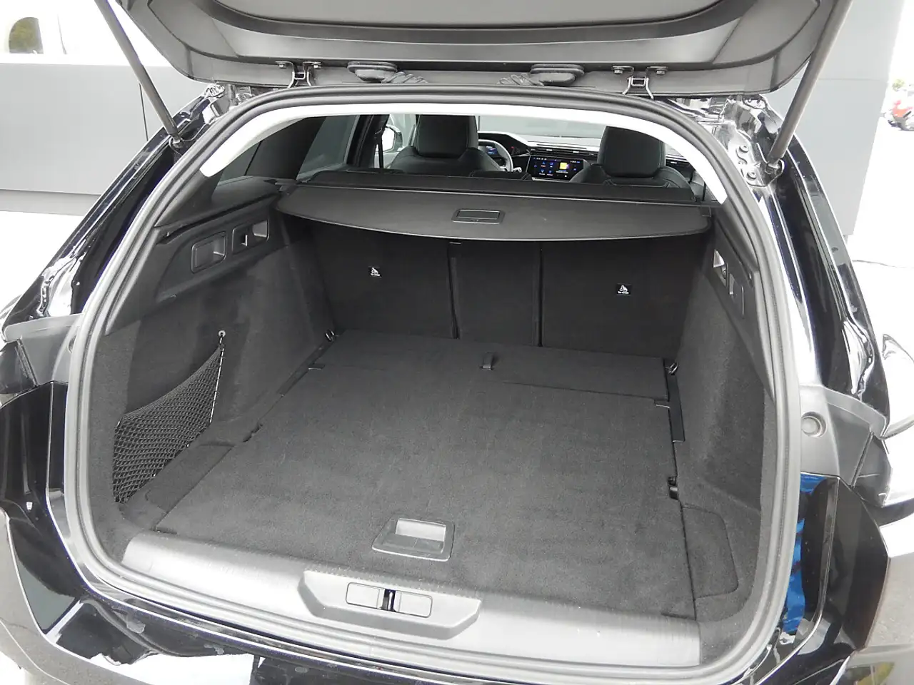 Peugeot 308 SW Hybrid 145 e-DSC6 Allure, миниатюра 19