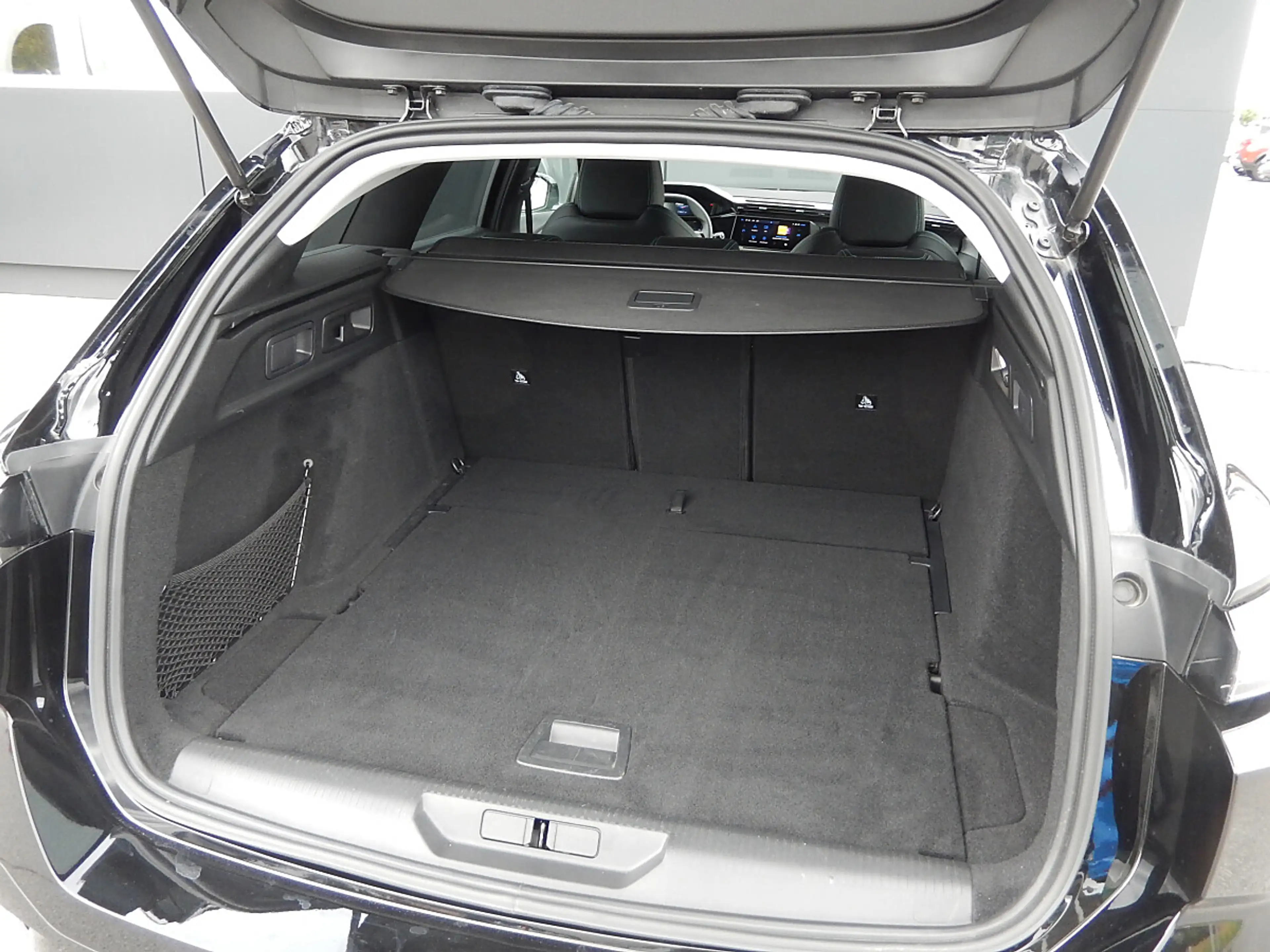 Peugeot 308 SW Hybrid 145 e-DSC6 Allure — photo 19