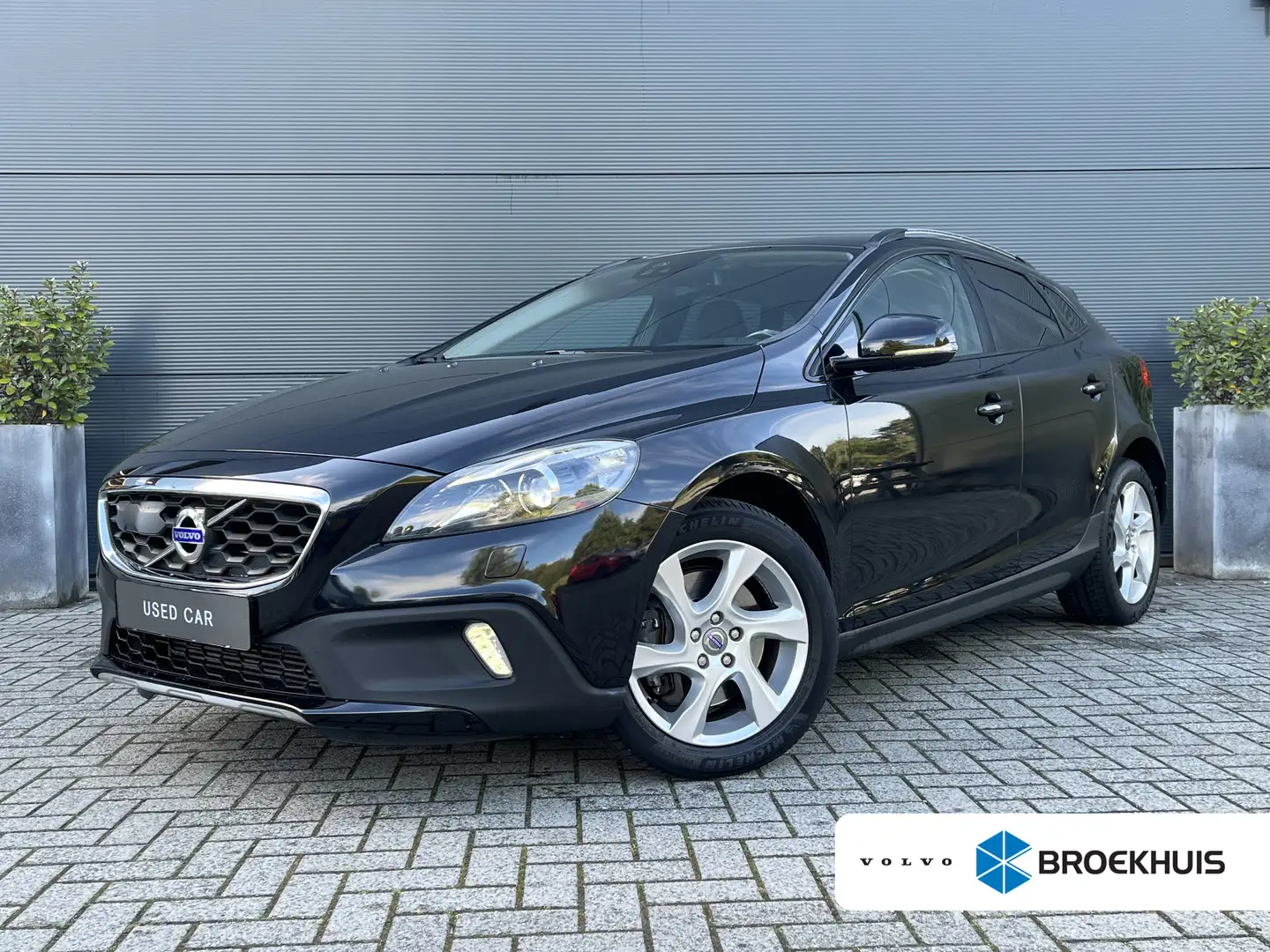 Volvo V40 Cross Country 2.0 T4 Summum AWD | Uniek! | 5 Cilinder | ACC | St Schwarz - 1
