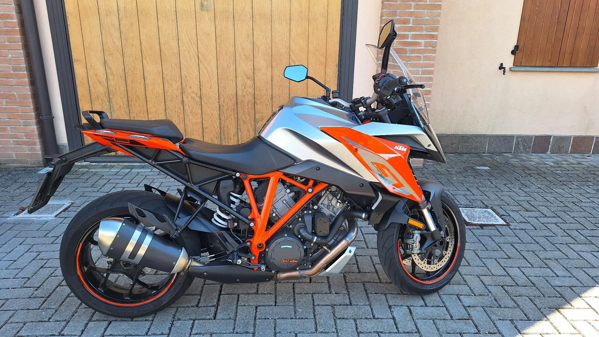 KTM 1290 Super Duke GT Оранжевий - 2