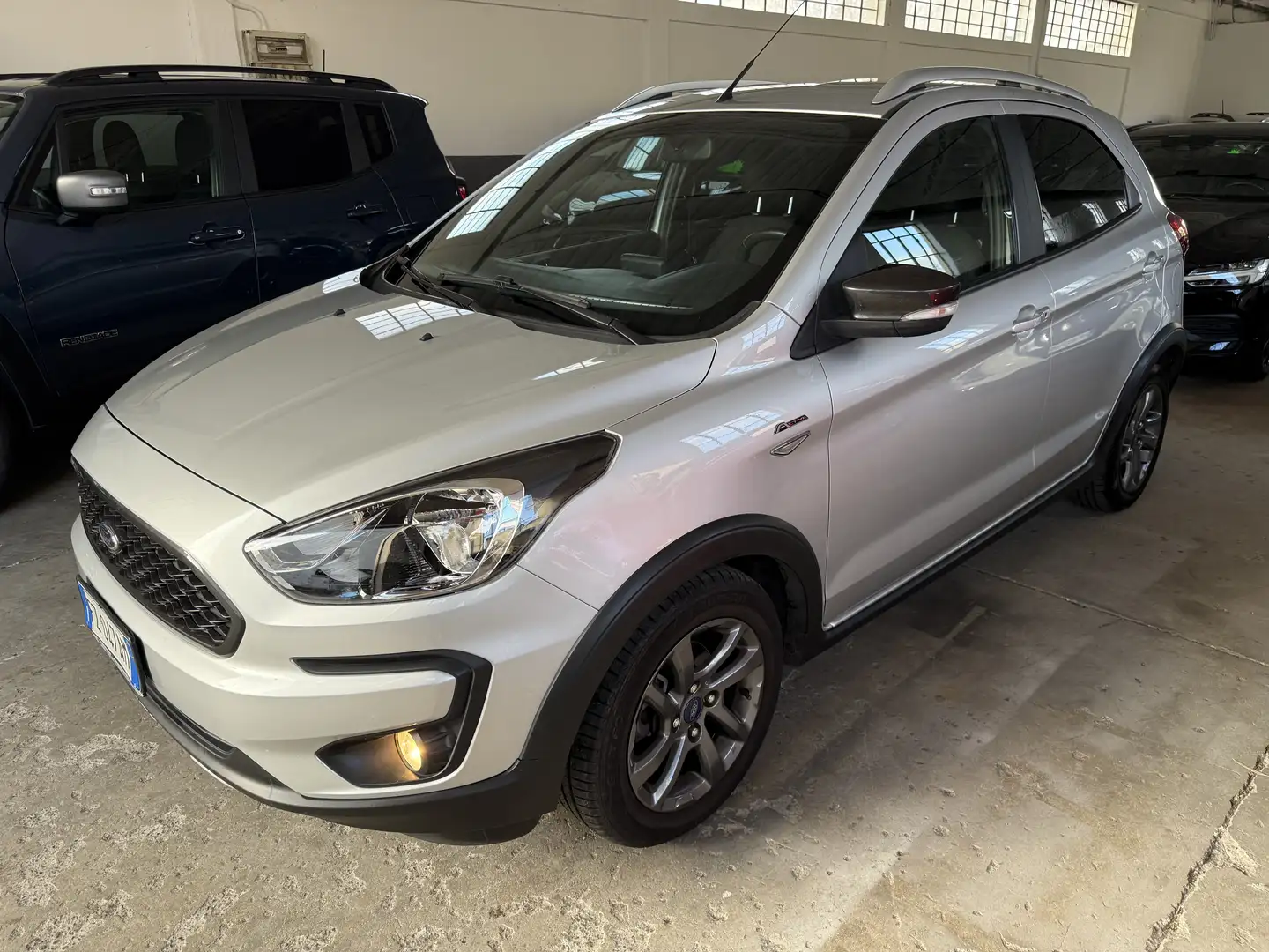 Ford Ka/Ka+ Ka + active 1.2 s&s 85cv UNICO PROPRIETARIO Silber - 2