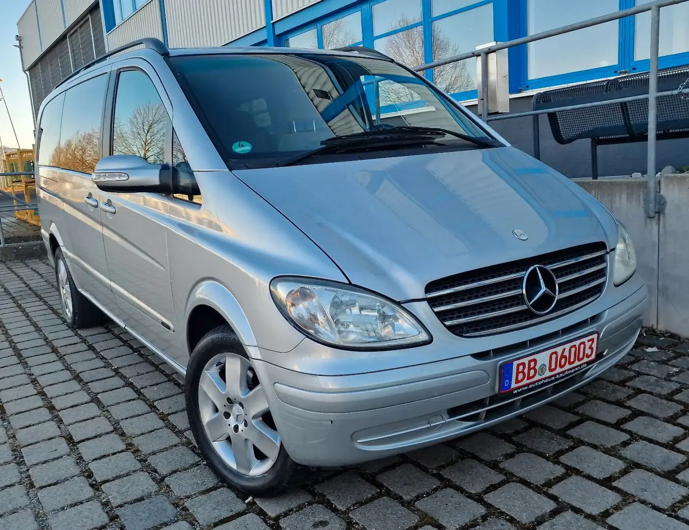 Mercedes-Benz Viano 2.2 CDI LANG/GARANTIE/TÜV NEU/6 SITZE/AUTOM Silber - 1