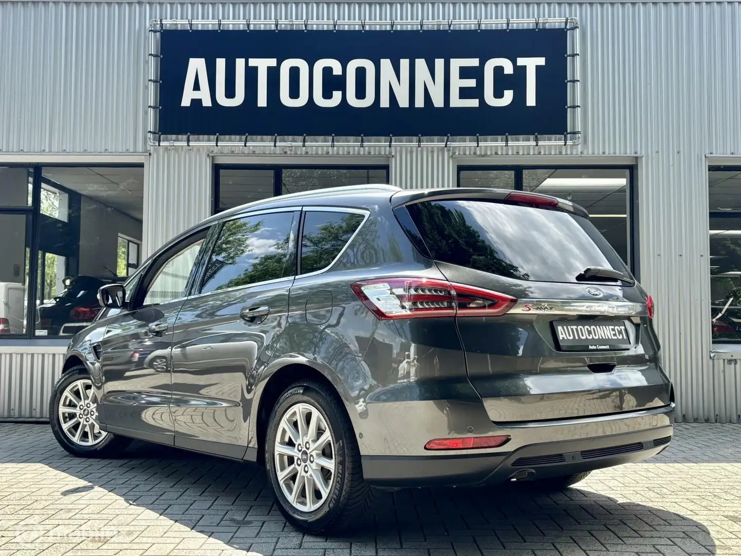 Ford S-Max 1.5 Titanium 7persoons. NAVI, CRUISE, CLIMA. Grijs - 2
