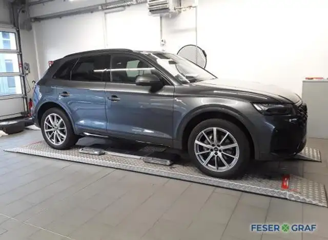 Audi Q5 view 5