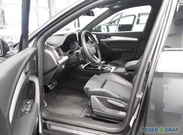 Audi Q5 view 6