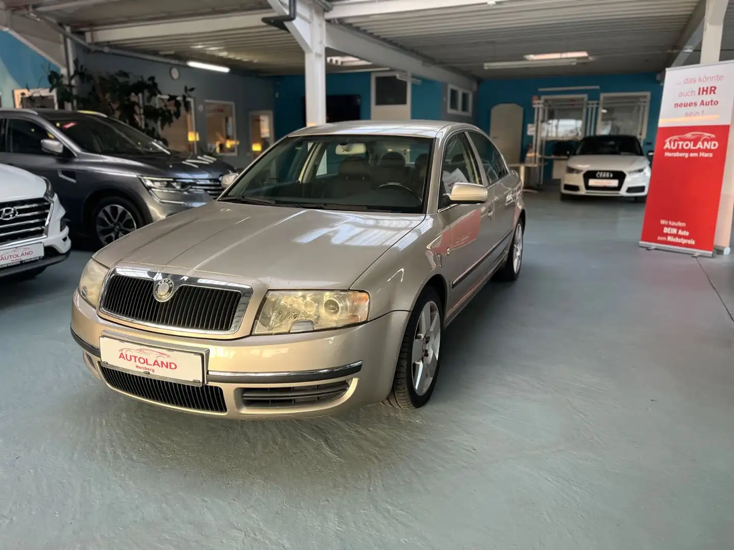 Skoda Superb Elegance 1HD LEDER NAVI PDC SHZ V+H TEMP Beige - 1