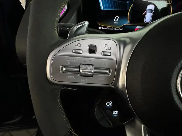 Mercedes-Benz GLA view 12
