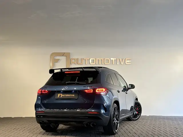 Mercedes-Benz GLA view 4