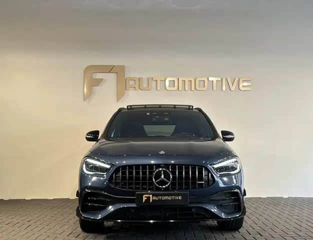 Mercedes-Benz GLA view 2