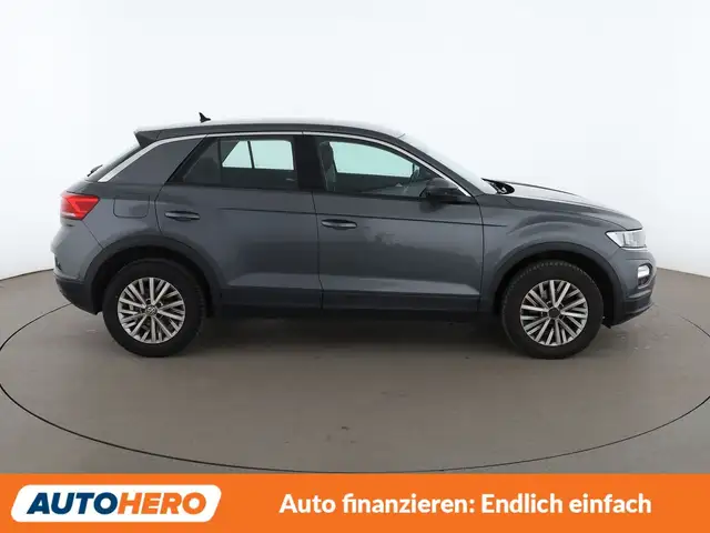 Volkswagen T-Roc view 7