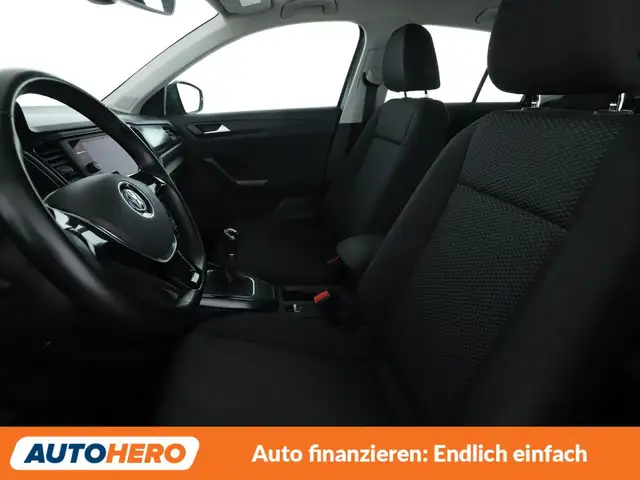Volkswagen T-Roc view 10