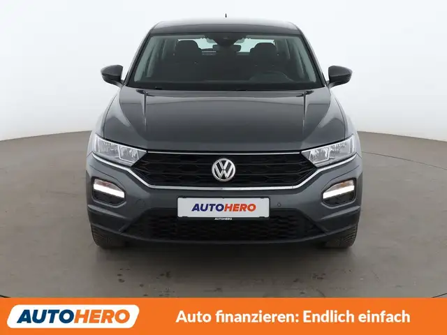 Volkswagen T-Roc view 9