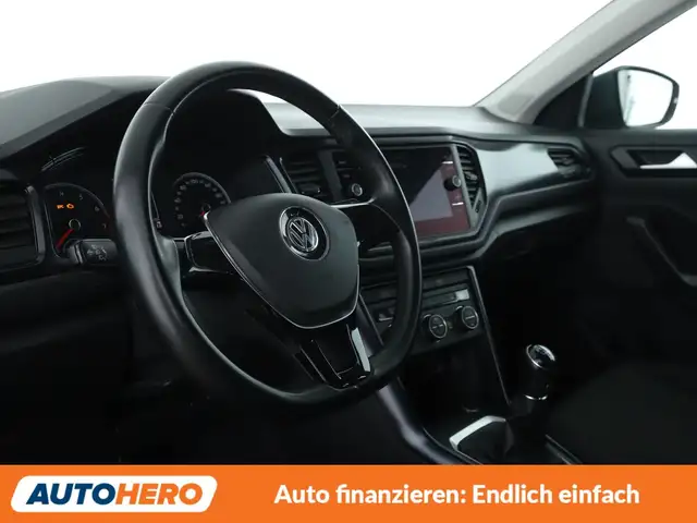 Volkswagen T-Roc view 11