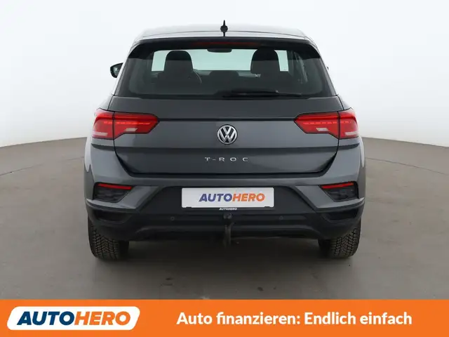 Volkswagen T-Roc view 5