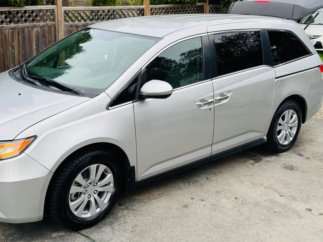 Honda Odyssey снимка Honda Odyssey