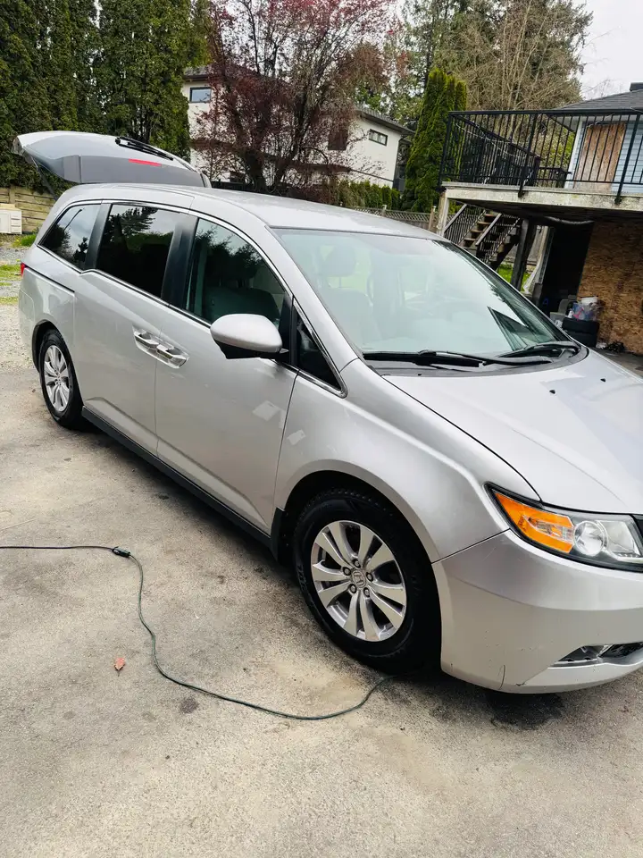Honda Odyssey снимка Honda Odyssey