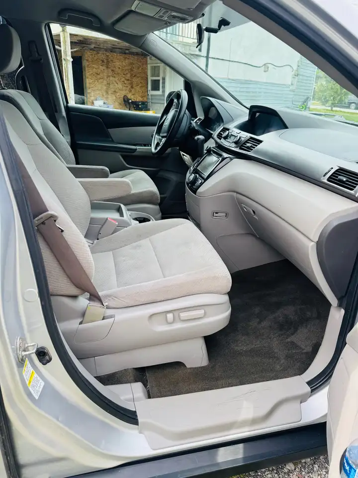 Honda Odyssey снимка Honda Odyssey