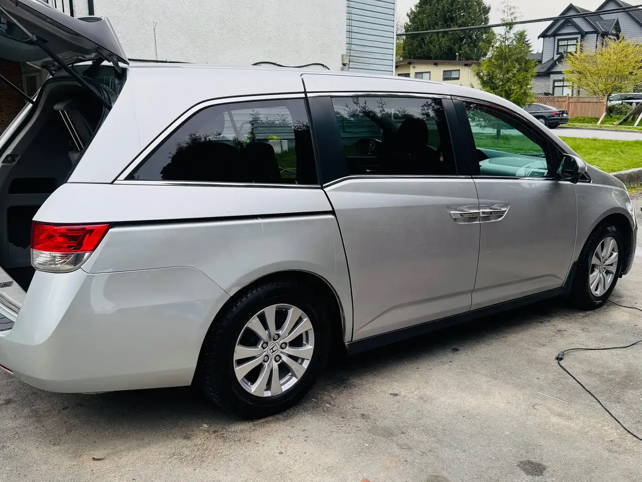 Honda Odyssey снимка Honda Odyssey