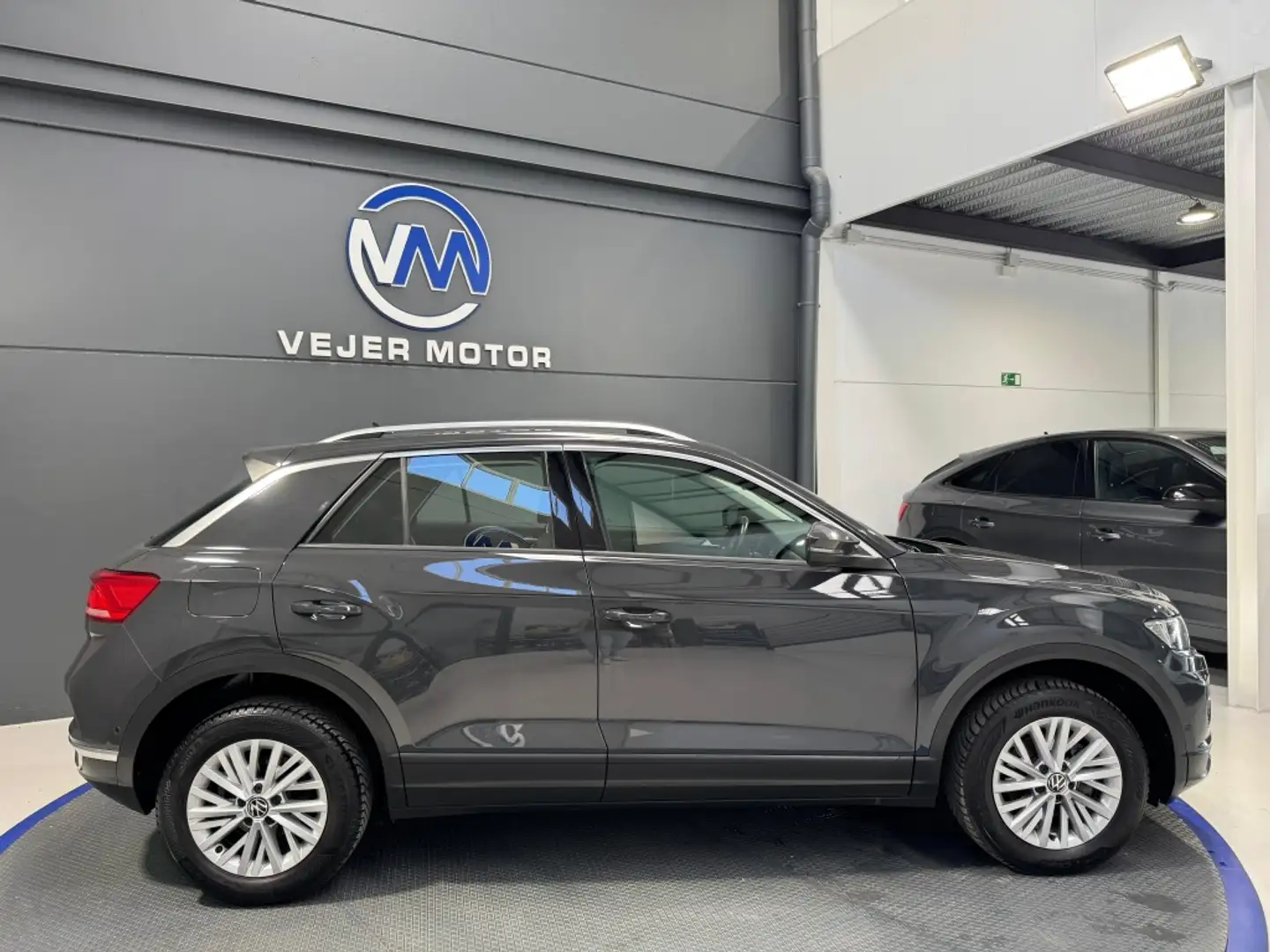 Volkswagen T-Roc 1.5 TSI Advance Gris - 2