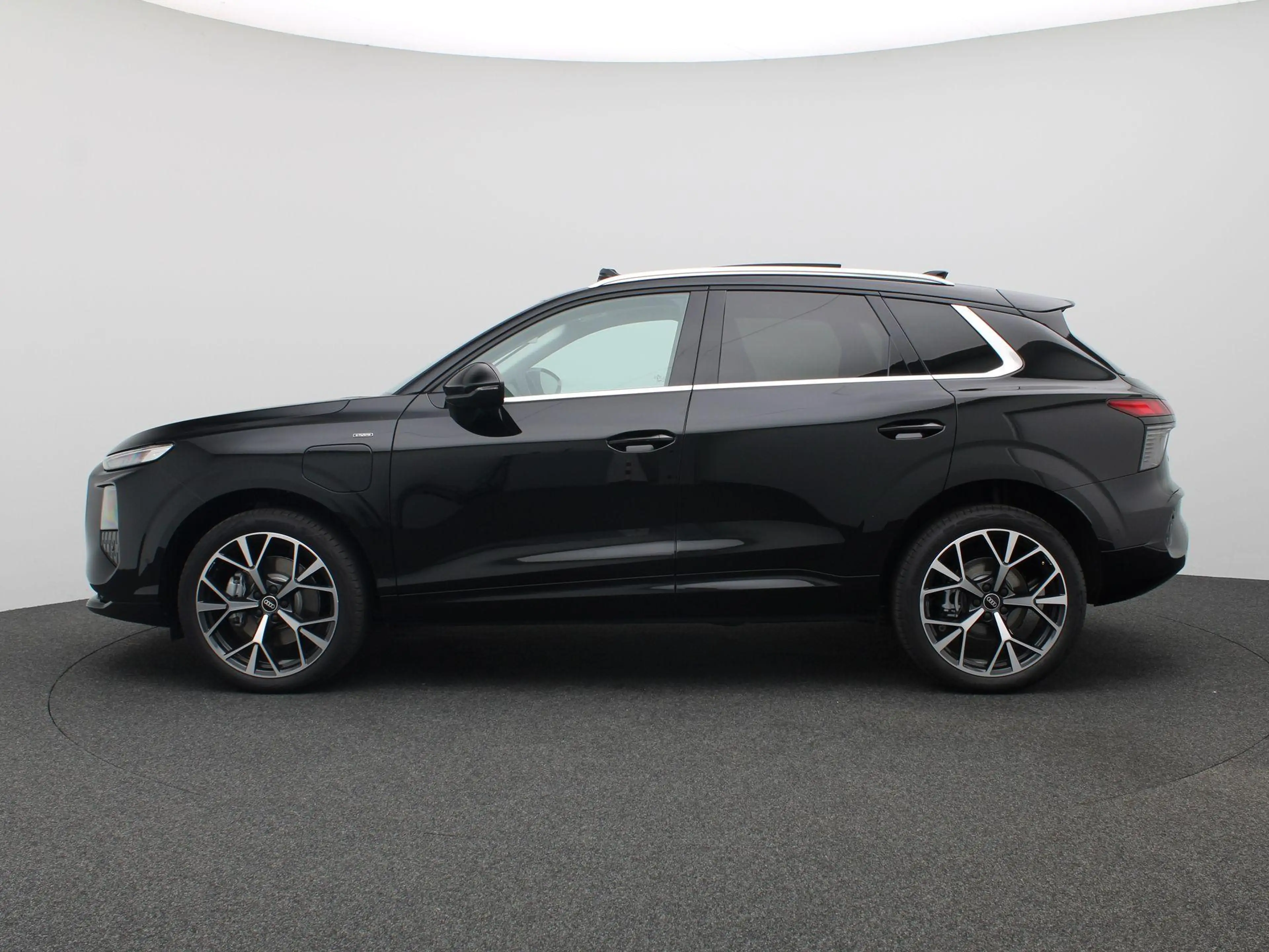 Audi Q3 1.5 e-hybrid Advanced edition 272PK S-Tronic Panor — photo 2