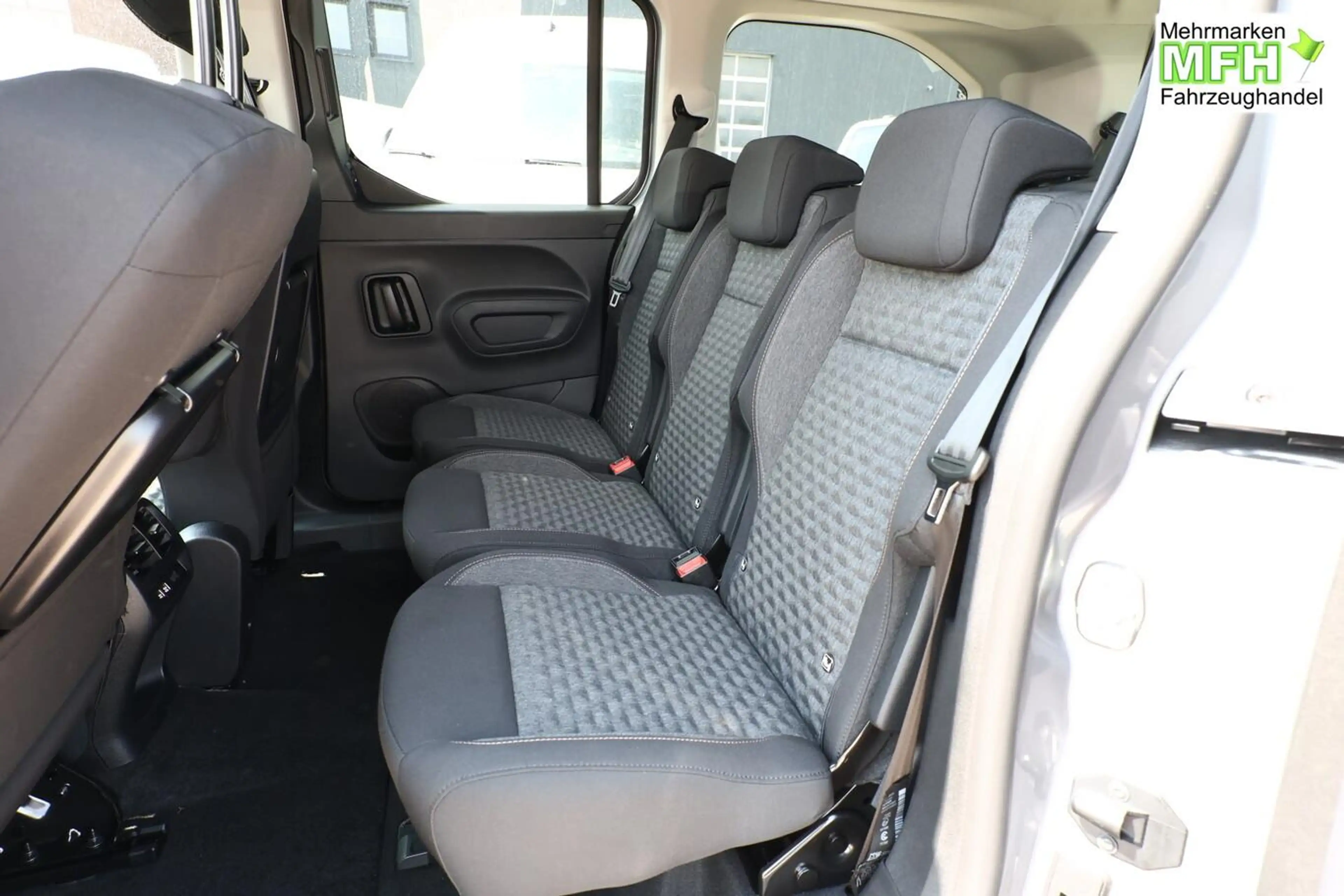 Peugeot Rifter GT M1 L2 7S Connect+P Techno+P Winter ACC 96 kW... — photo 9