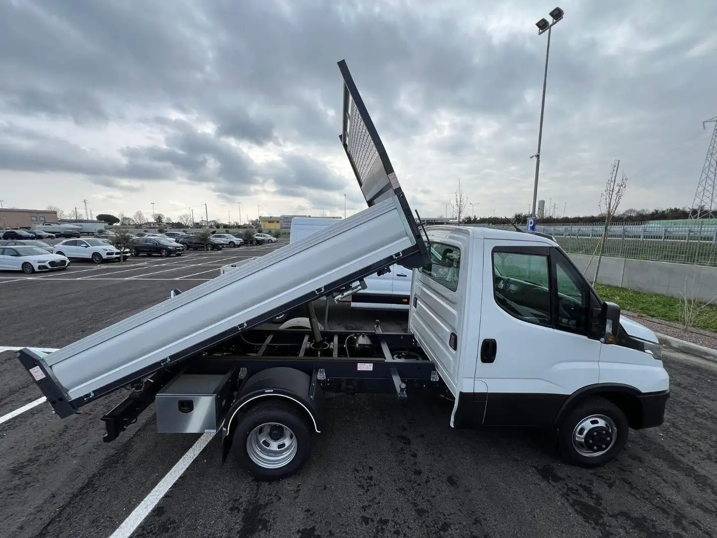 Iveco Daily 35C18 passo 3000 180cv ribaltabile trilaterale PR Blanco - 2