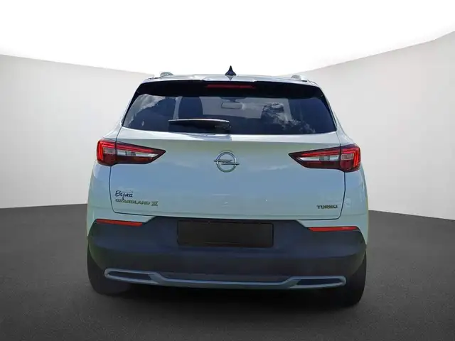 Opel Grandland view 3