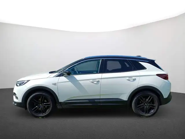 Opel Grandland view 4