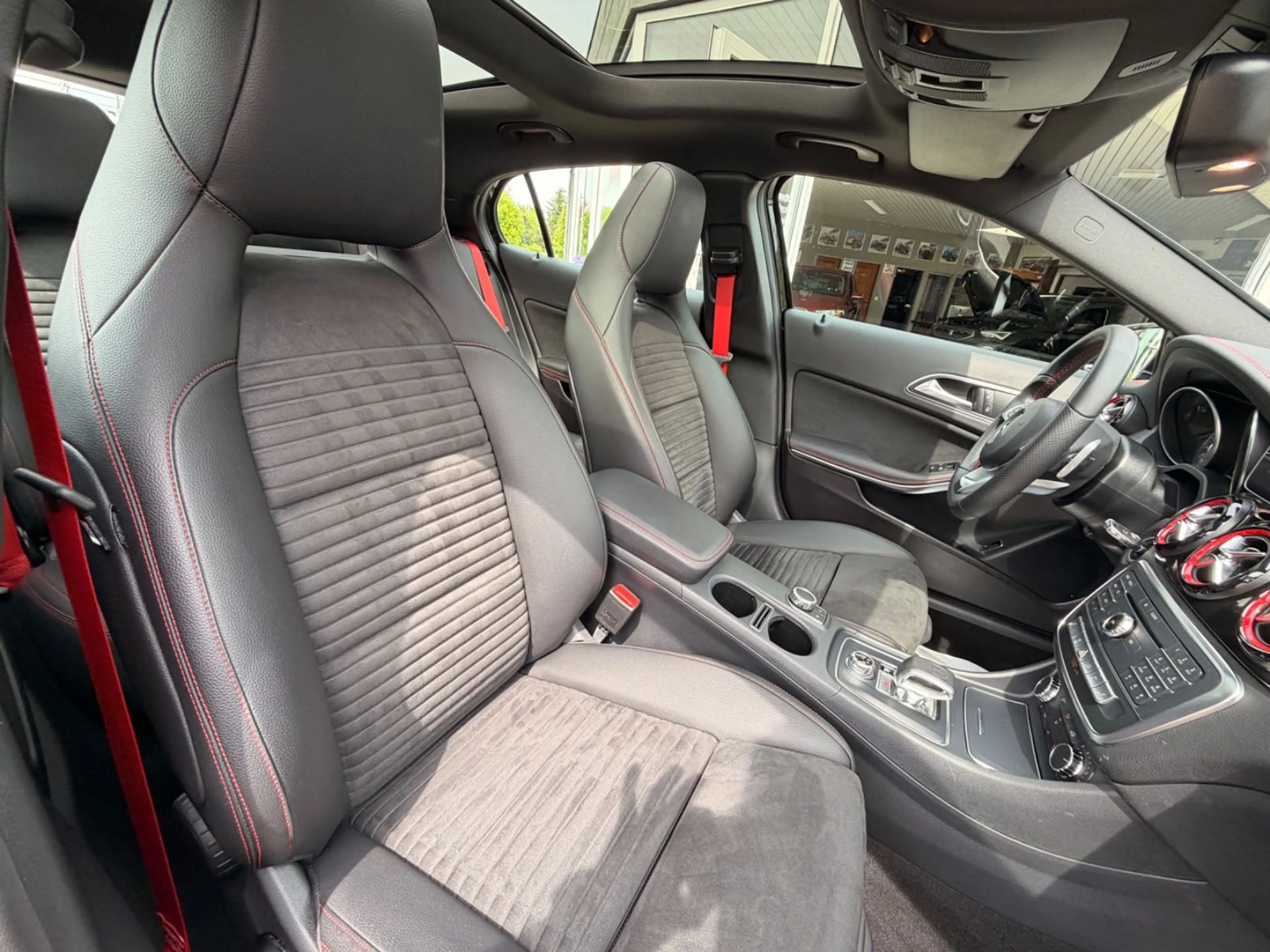 Mercedes-Benz GLA 45 AMG GLA GLA 45 AMG 4Matic — photo 12