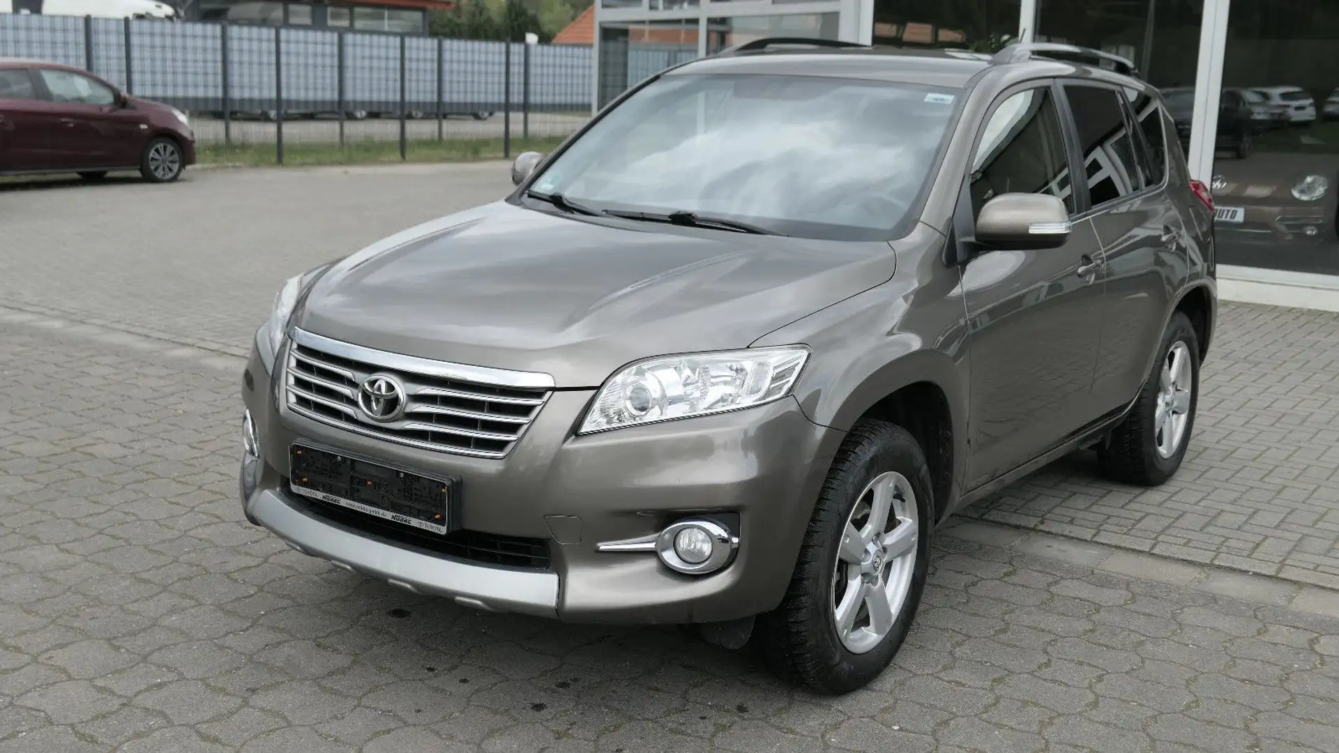 Toyota RAV 4 Travel 4-WD/AHK/MFL/Sitzheizung/Euro6 Braun - 1