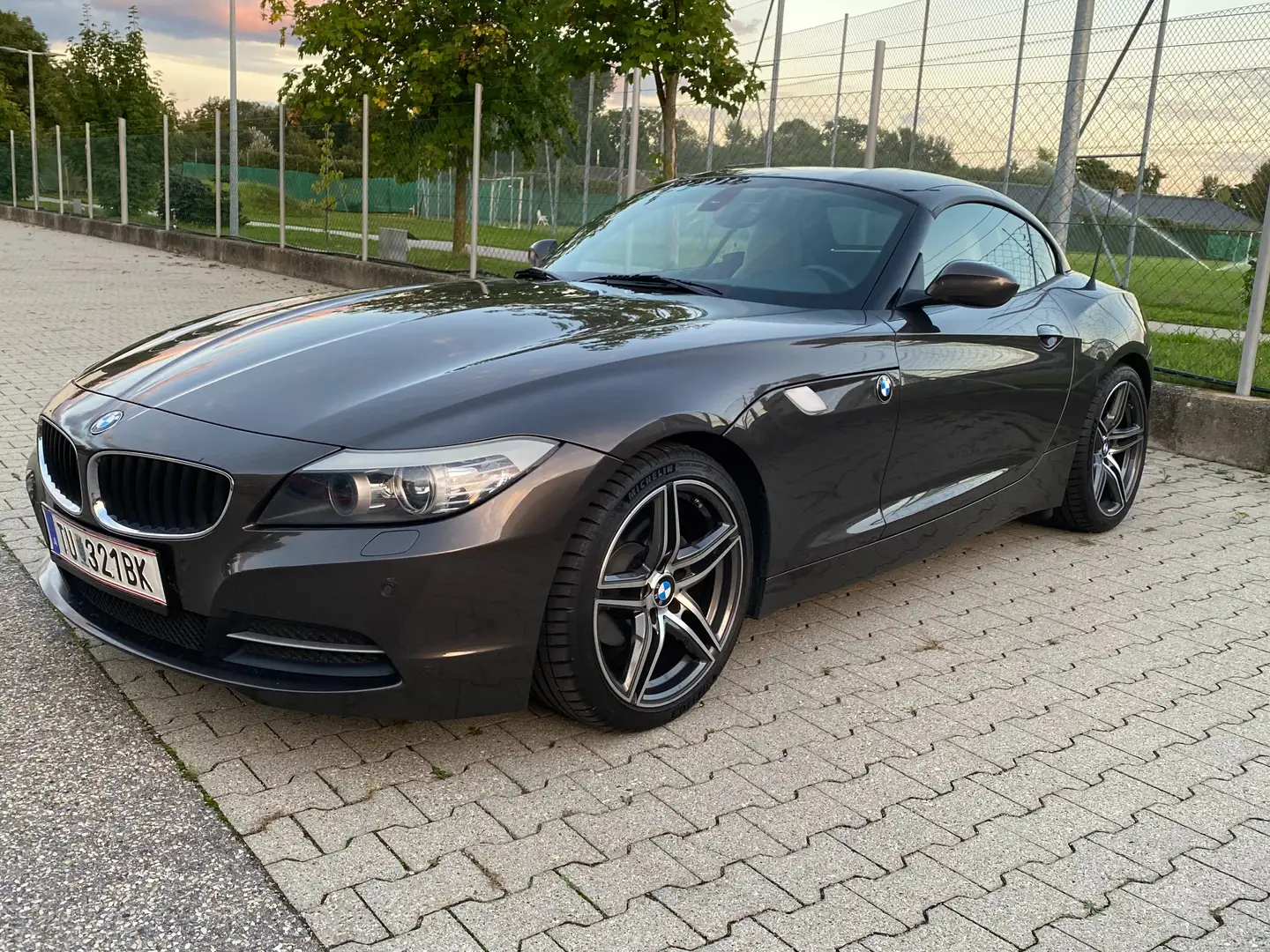 BMW Z4 Z4 sDrive 23i Aut., M-Fahrwerk Grau - 2