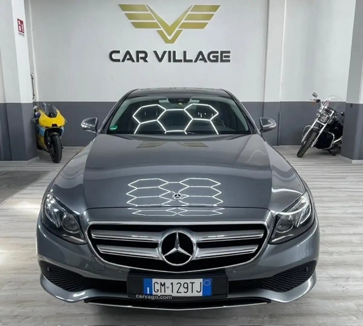 Mercedes-Benz E 200 E 200 Auto Business Sport Grijs - 1