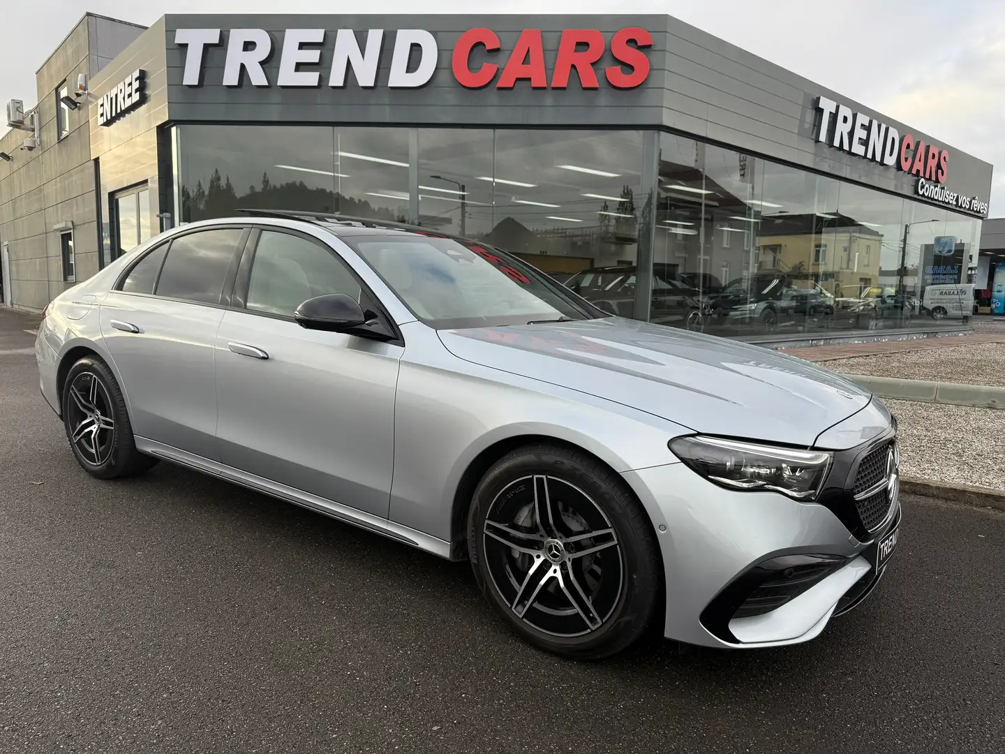 Mercedes-Benz E 200 AUT 9G.PACK AMG/NIGHT PANO CARPL CAM360 GAR.06/27 Gris - 2