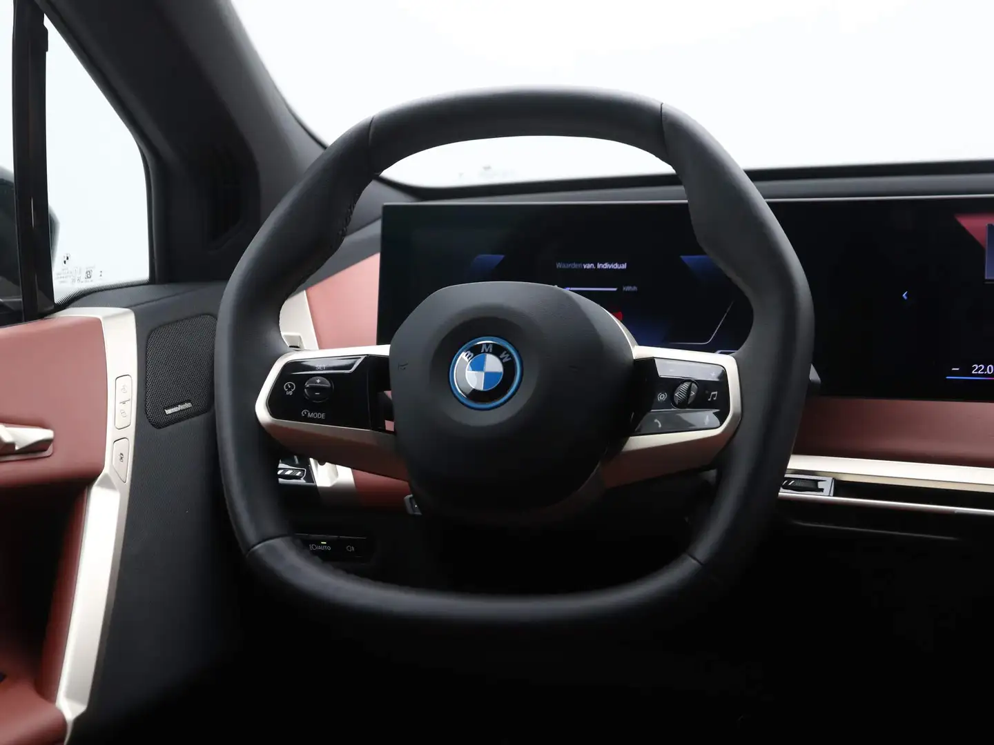 BMW iX xDrive40 Business Edition Plus 77 kWh Zwart - 2