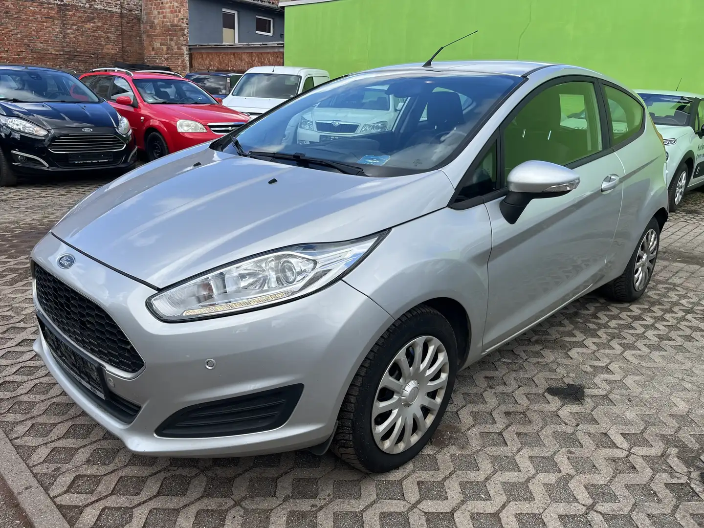 Ford Fiesta Ambiente Silber - 1