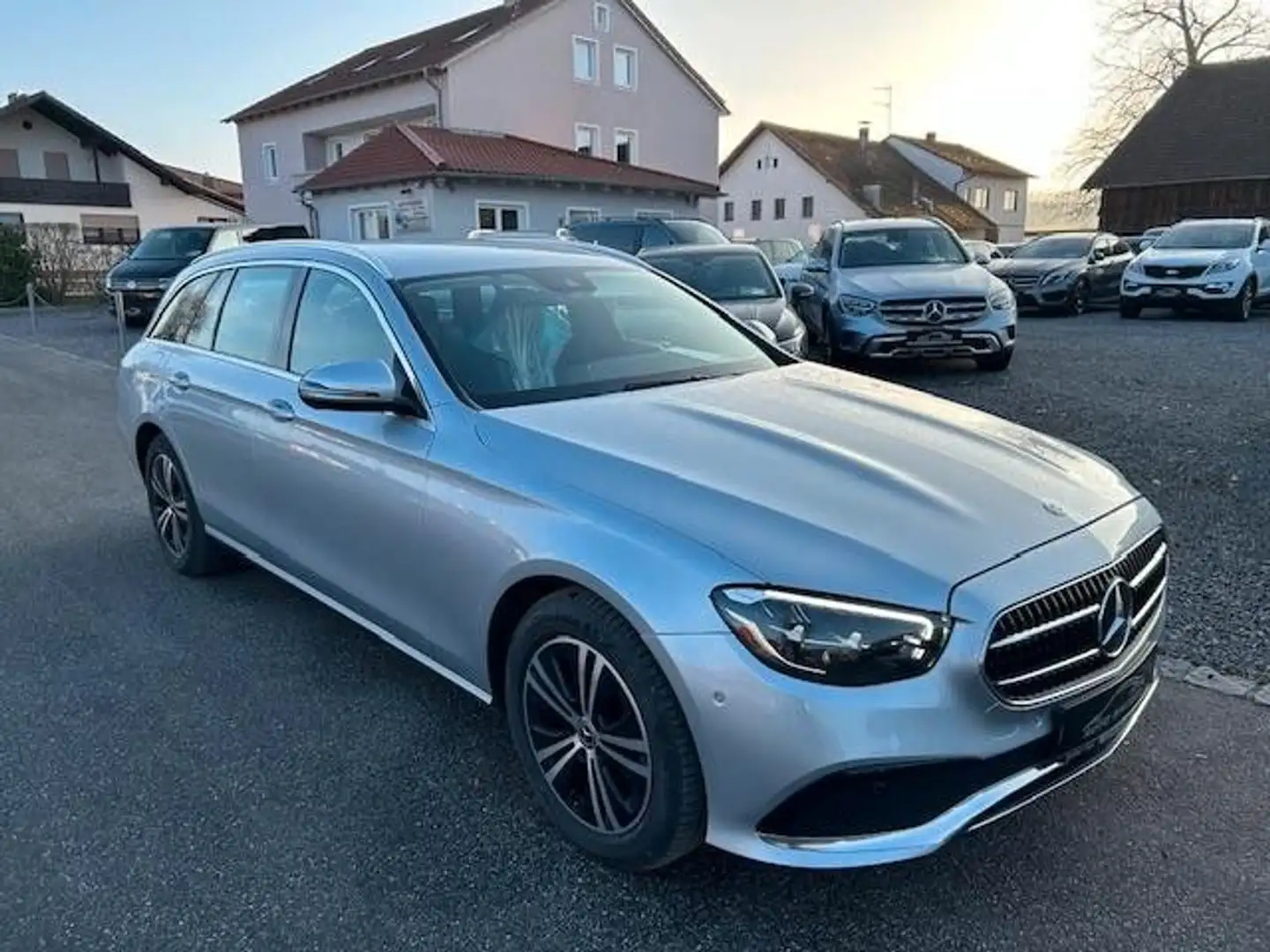 Mercedes-Benz E 220 T-Modell E 220 d 4Matic Avantgarde Silber - 1