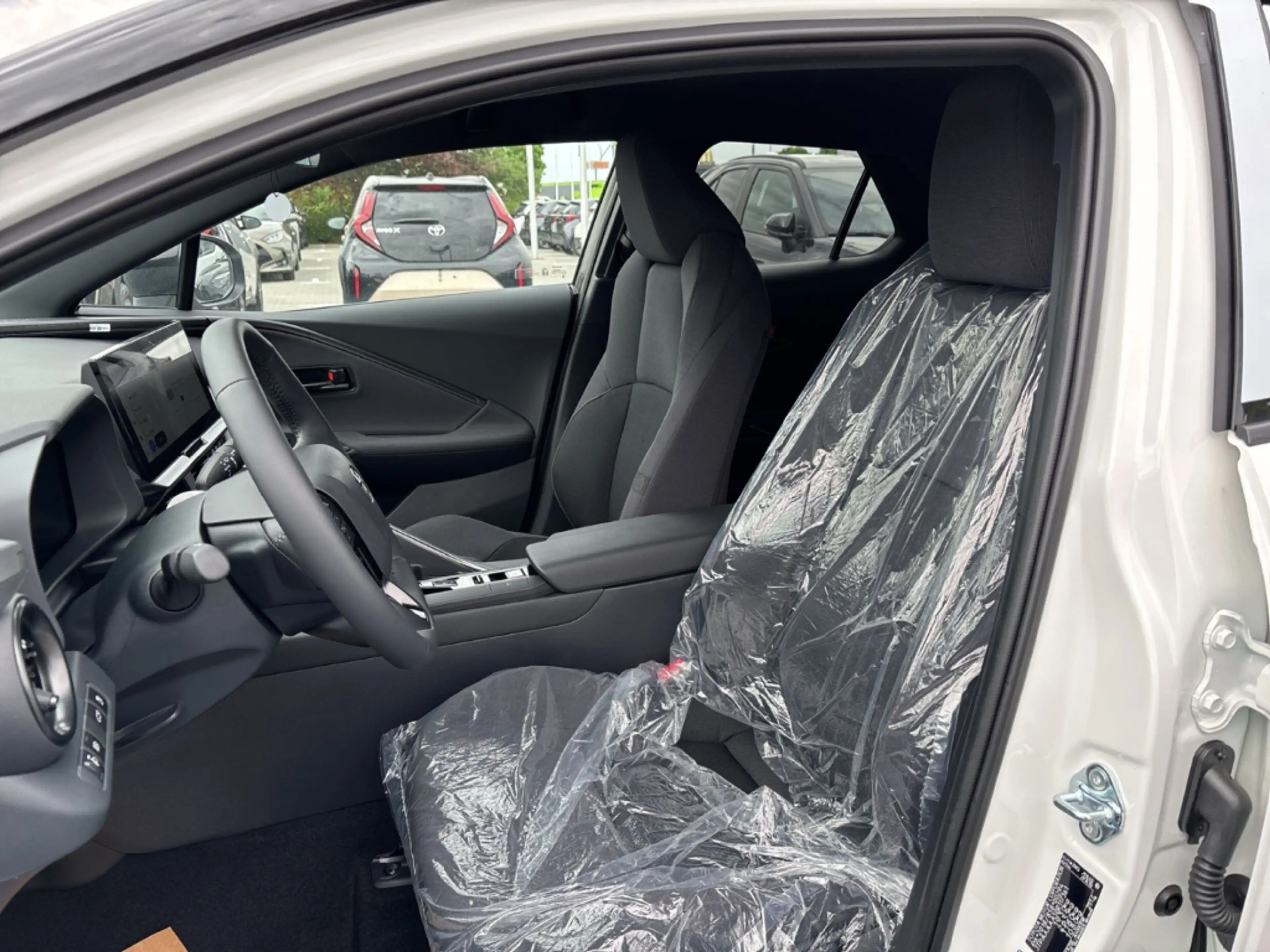 Toyota C-HR 1,8 l Hybrid 4x2 Teamplayer CVT FWD 1.8 EU6e - Nav — photo 8